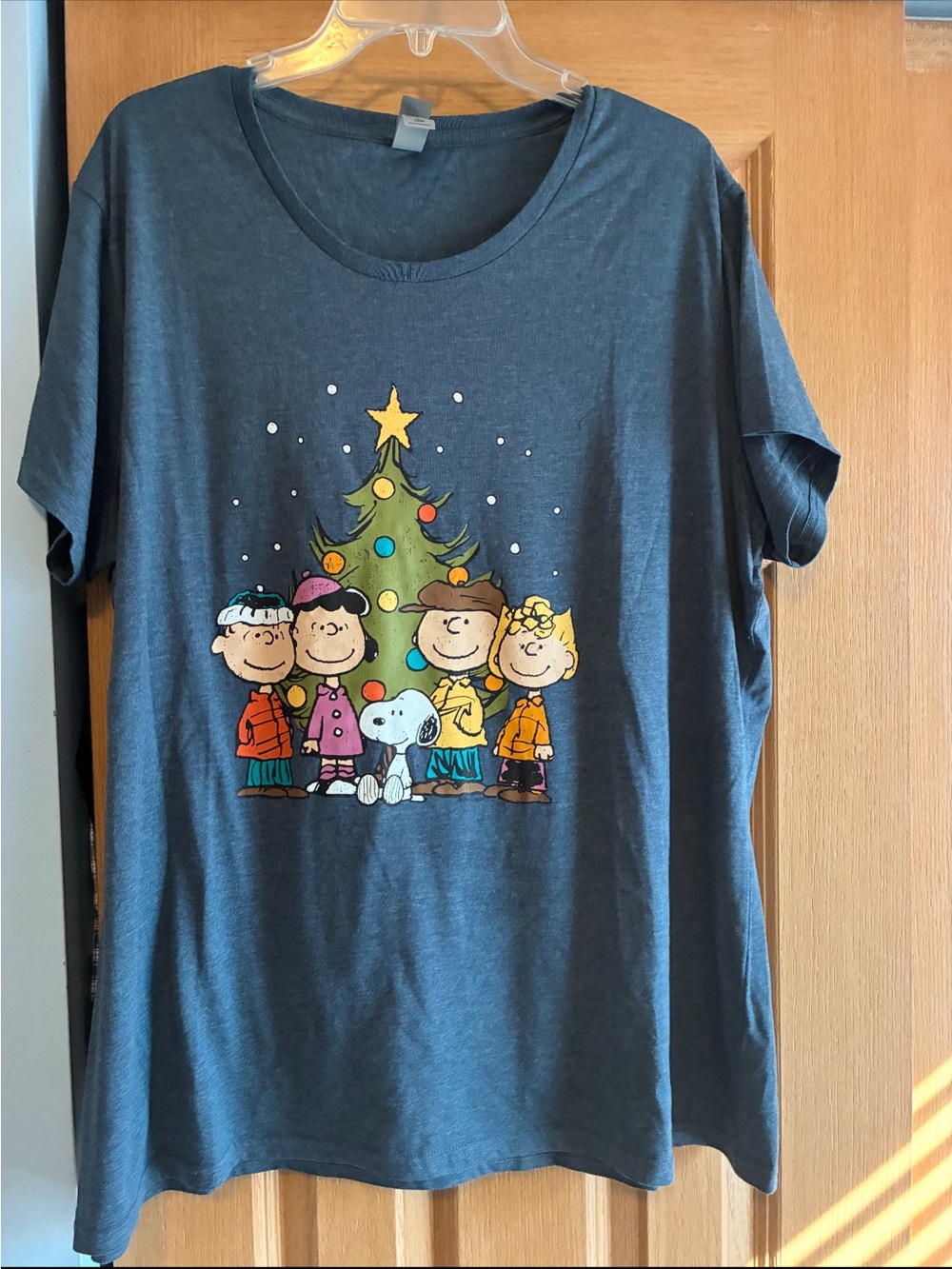 Women’s Short-Sleeve Graphic Tee - Charcoal Blue Peanuts Holiday